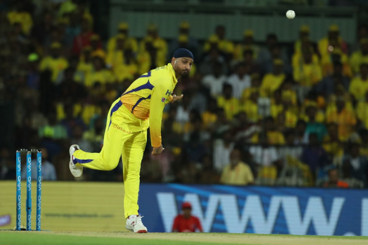 Harbhajan Singh bowls in yellow gear, Chennai Super Kings v Kolkata Knight Riders, IPL 2018, Chennai, April 10, 2018