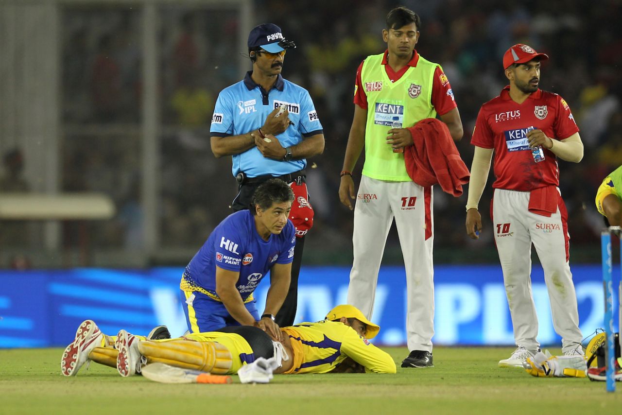 MS Dhoni gets some treatment on his back, Kings XI Punjab v Chennai Super Kings, IPL 2018, Mohali, April 15, 2018