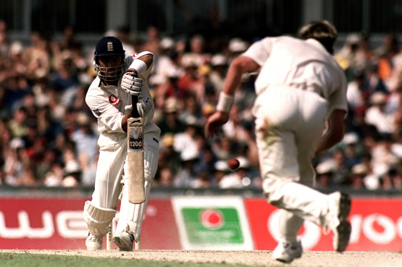 Mark Ramprakash plays with a straight bat, England v Australia, 5th Test, The Oval, 3rd day, August 25, 2001