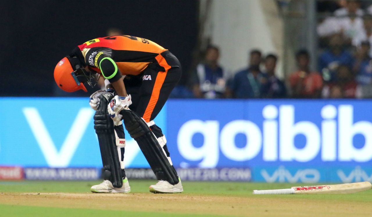 Shikhar Dhawan winces in pain after being hit on the back leg, Mumbai Indians v Sunrisers Hyderabad, IPL, April 24, 2018