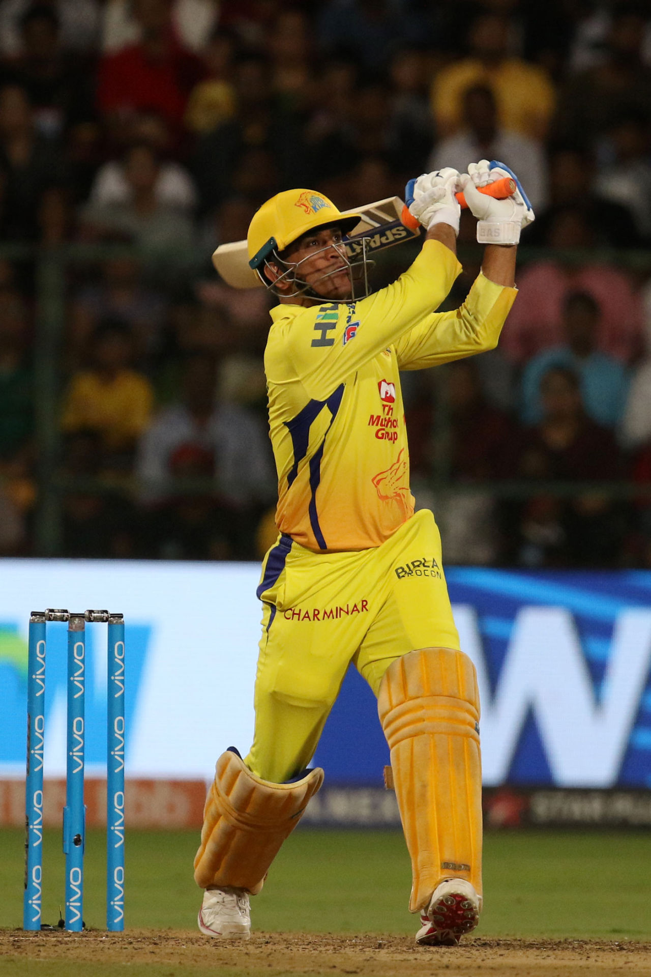 MS Dhoni launches one over the boundary, Royal Challengers Bangalore v Chennai Super Kings, IPL, April 25, 2018