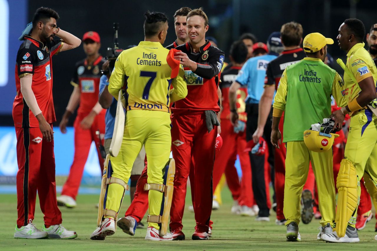 MS Dhoni and AB de Villiers shake hands after the game, Royal Challengers Bangalore v Chennai Super Kings, IPL, April 25, 2018