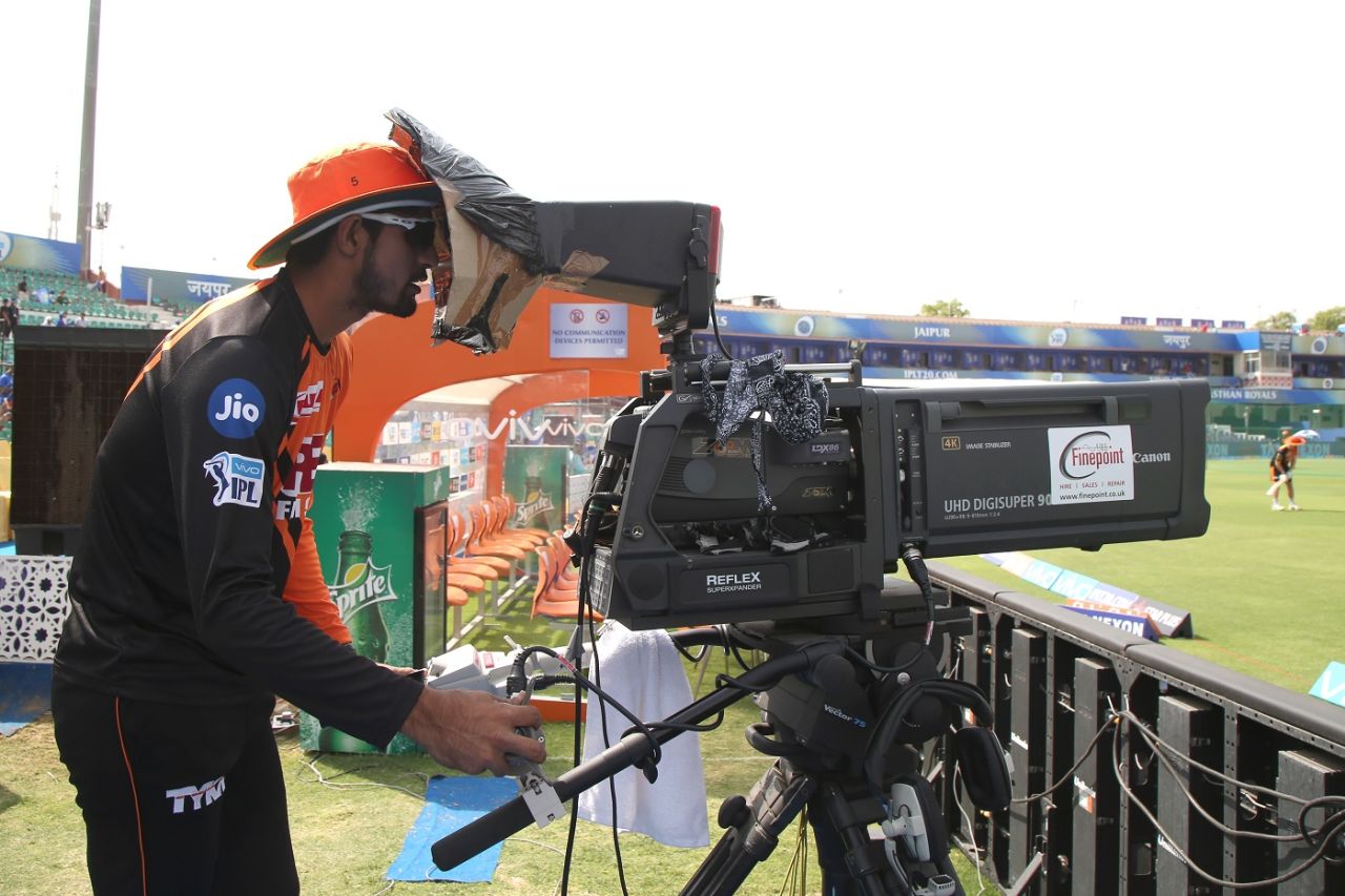 Deepak Hooda turns cameraman, Rajasthan Royals v Sunrisers Hyderabad, IPL 2018, Jaipur, April 29, 2018
