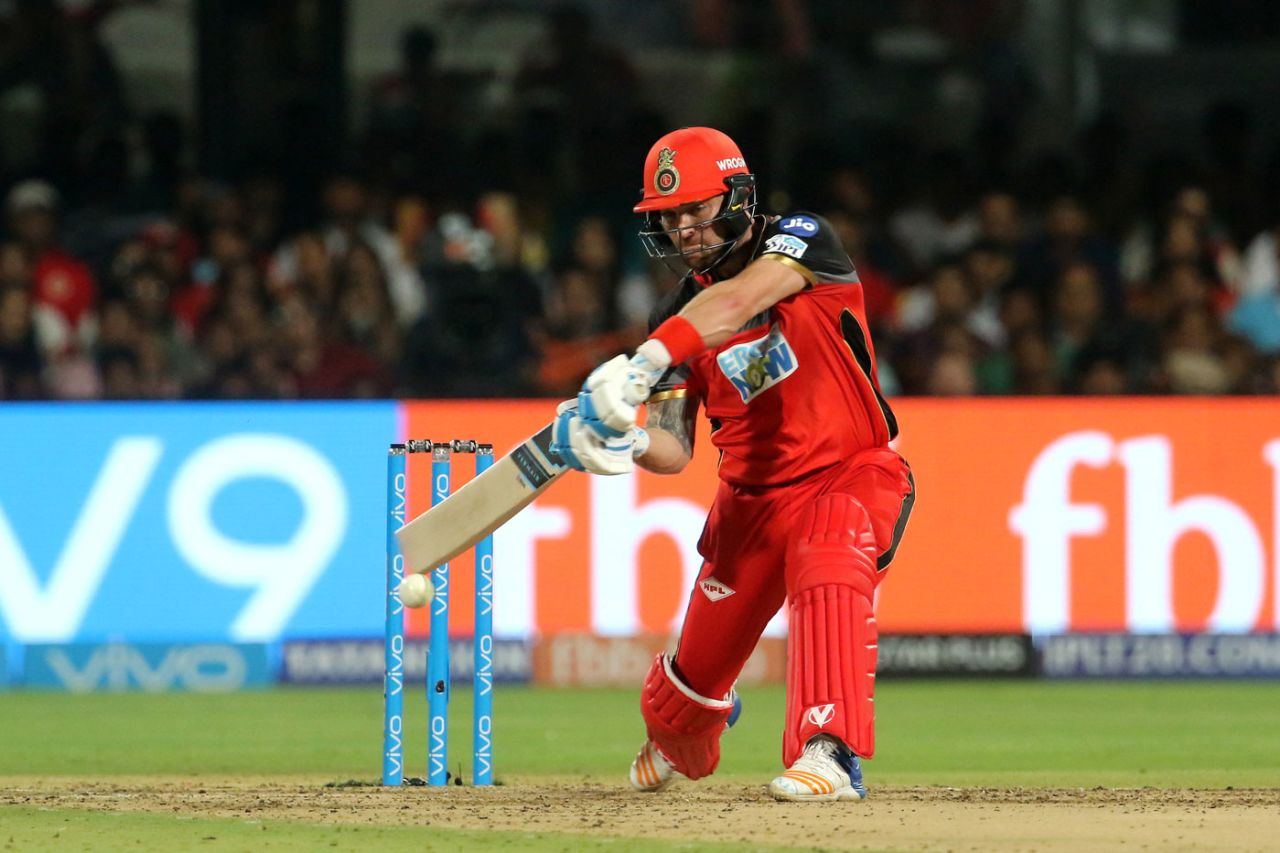 Brendon McCullum gets on his knee to lift one over extra cover, Royal Challengers Bangalore v Mumbai Indians, IPL 2018, May 1, 2018