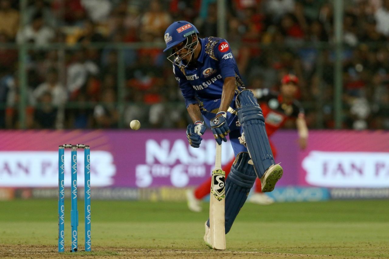 Hardik Pandya evades a throw, Royal Challengers Bangalore v Mumbai Indians, IPL 2018, May 1, 2018