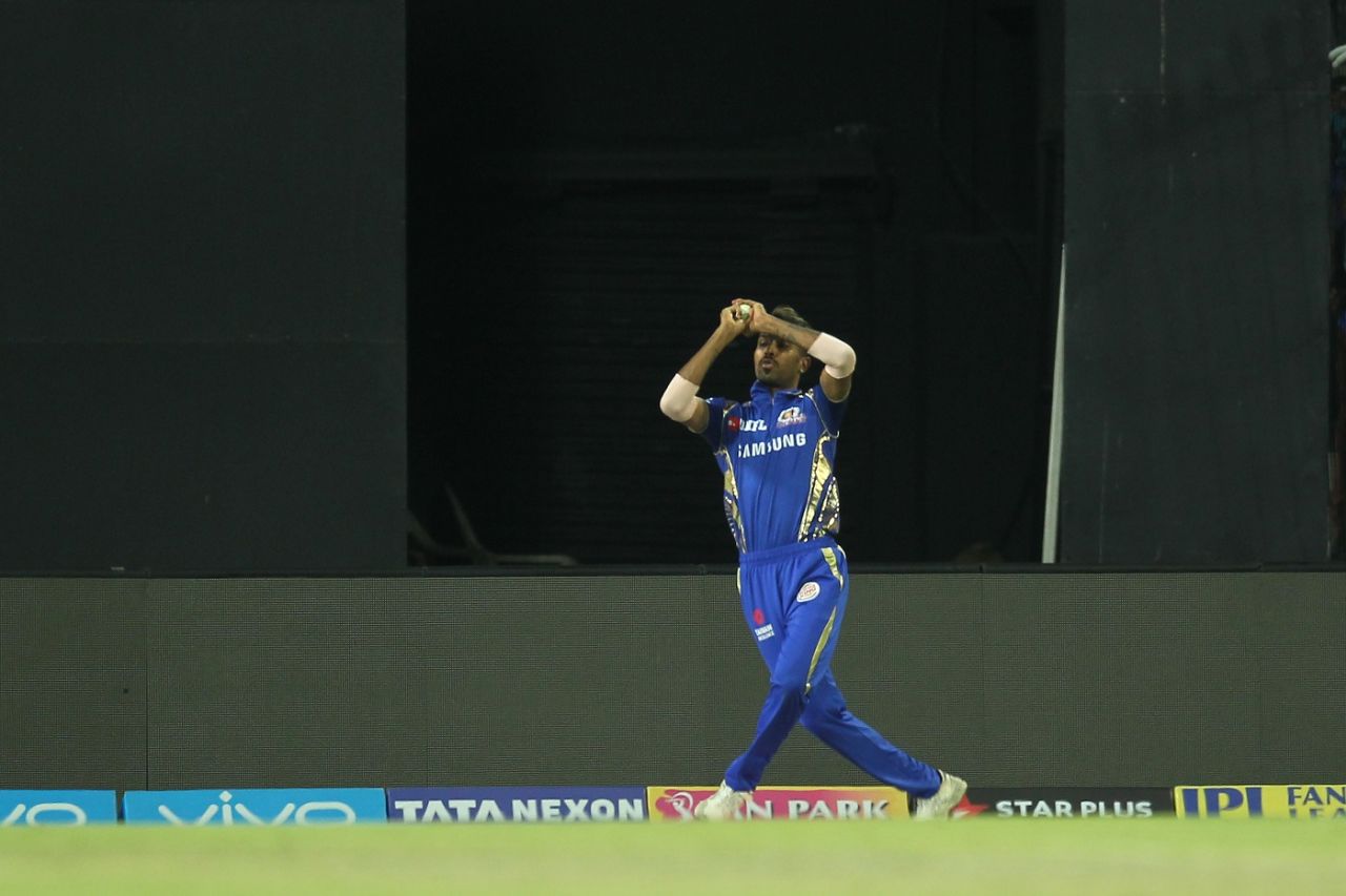 Hardik Pandya hold on to a catch at long-on, Kings XI Punjab v Mumbai Indians, IPL 2018, Indore, May 4, 2018