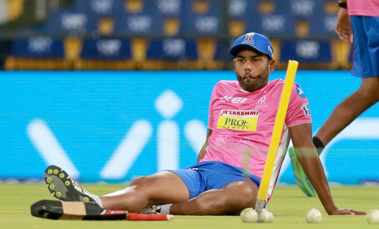 Stuart Binny spends some time in reflection, Kings XI Punjab v Rajasthan Royals, IPL 2018, Indore, May 6, 2018