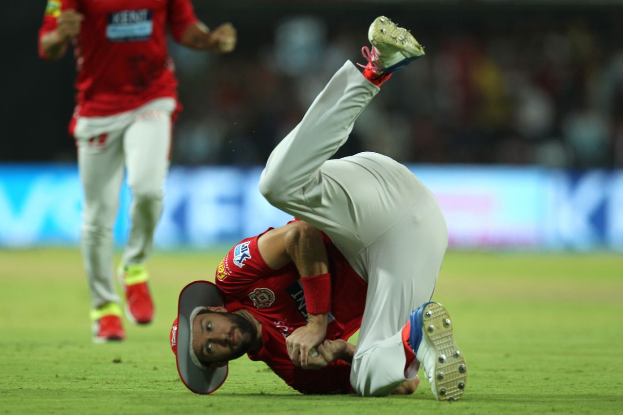 Andrew Tye takes a tumble and a catch, Kings XI Punjab v Rajasthan Royals, IPL 2018, Indore, May 6, 2018