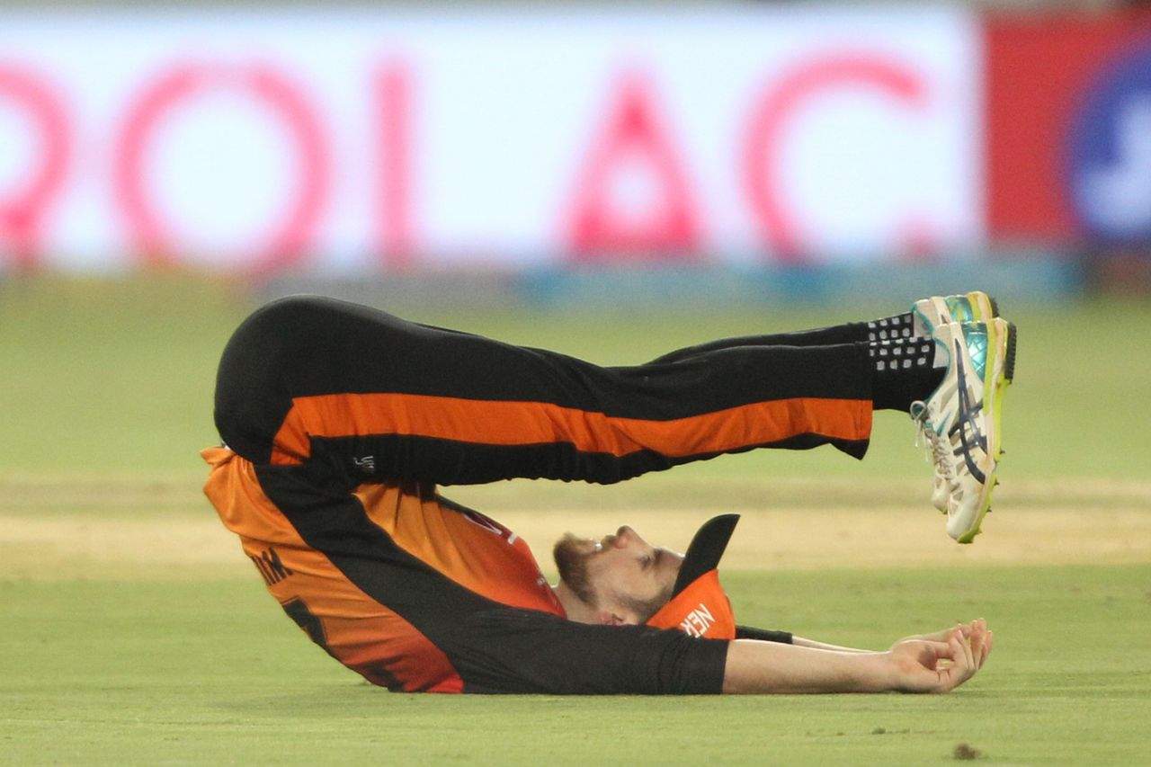 Kane Williamson loses his balance after dropping a catch, Sunrisers Hyderabad v Royal Challengers Bangalore, Hyderabad, IPL 2018, May 7, 2018