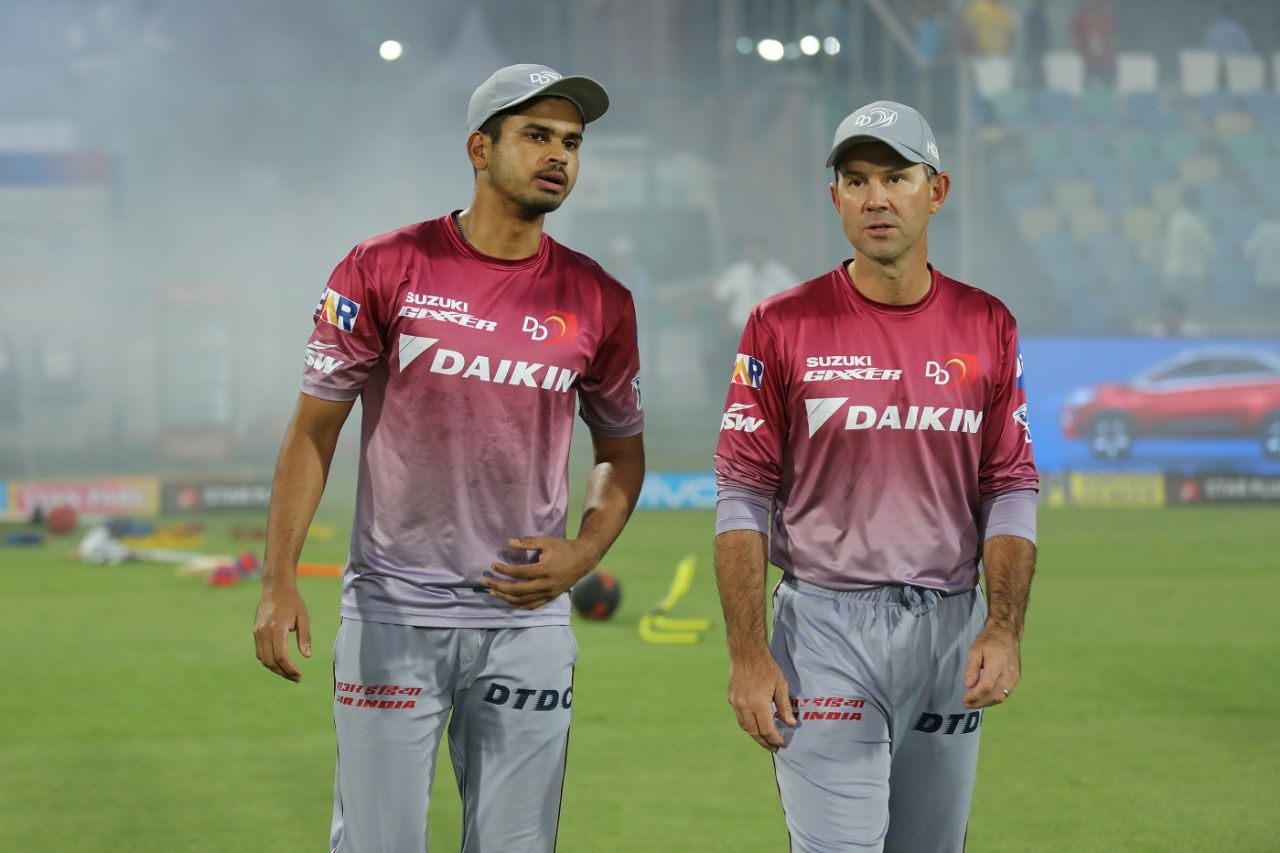 Shreyas Iyer and Ricky Ponting have a chat, Delhi Daredevils v Sunrisers Hyderabad, IPL 2018, Delhi, May 10, 2018
