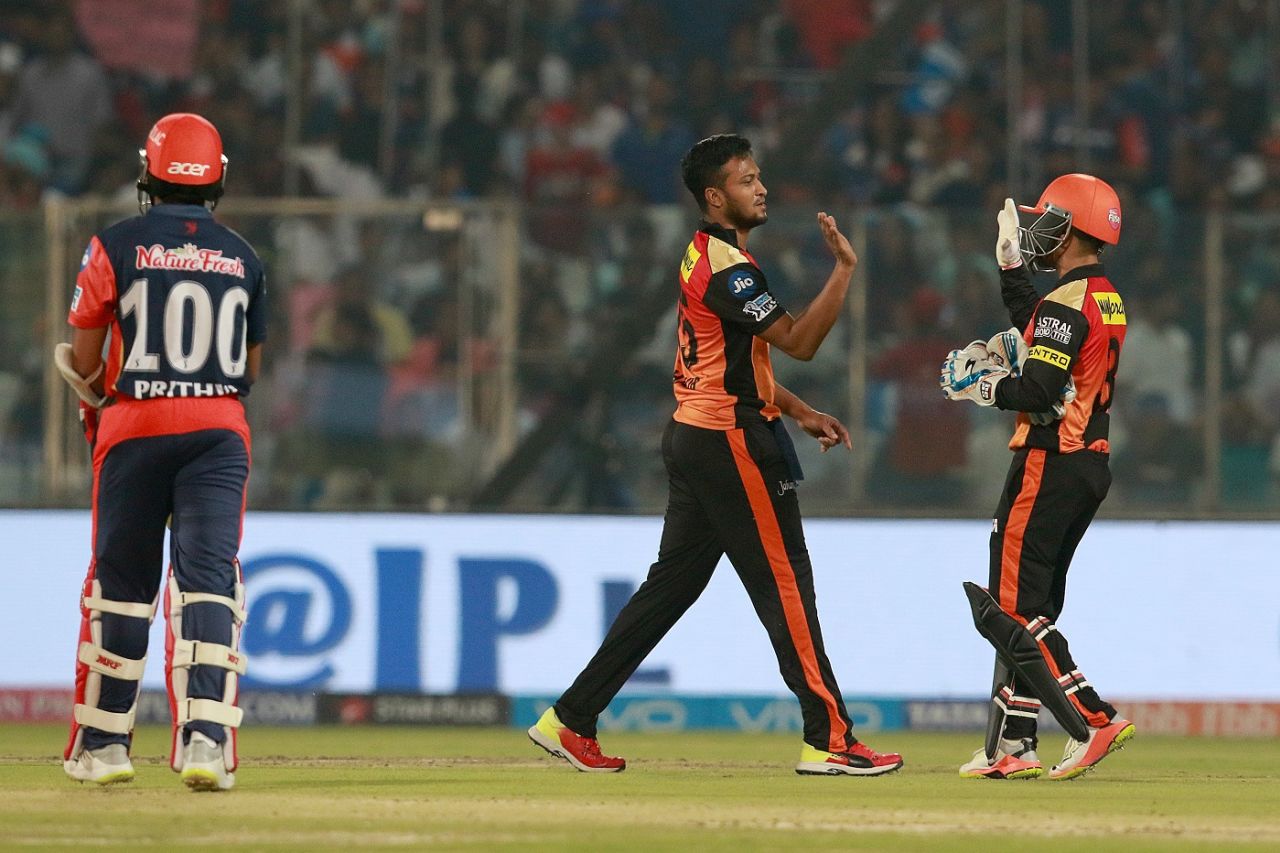 Shakib Al Hasan produced a double-strike in the fourth over, Delhi Daredevils v Sunrisers Hyderabad, IPL 2018, Delhi, May 10, 2018