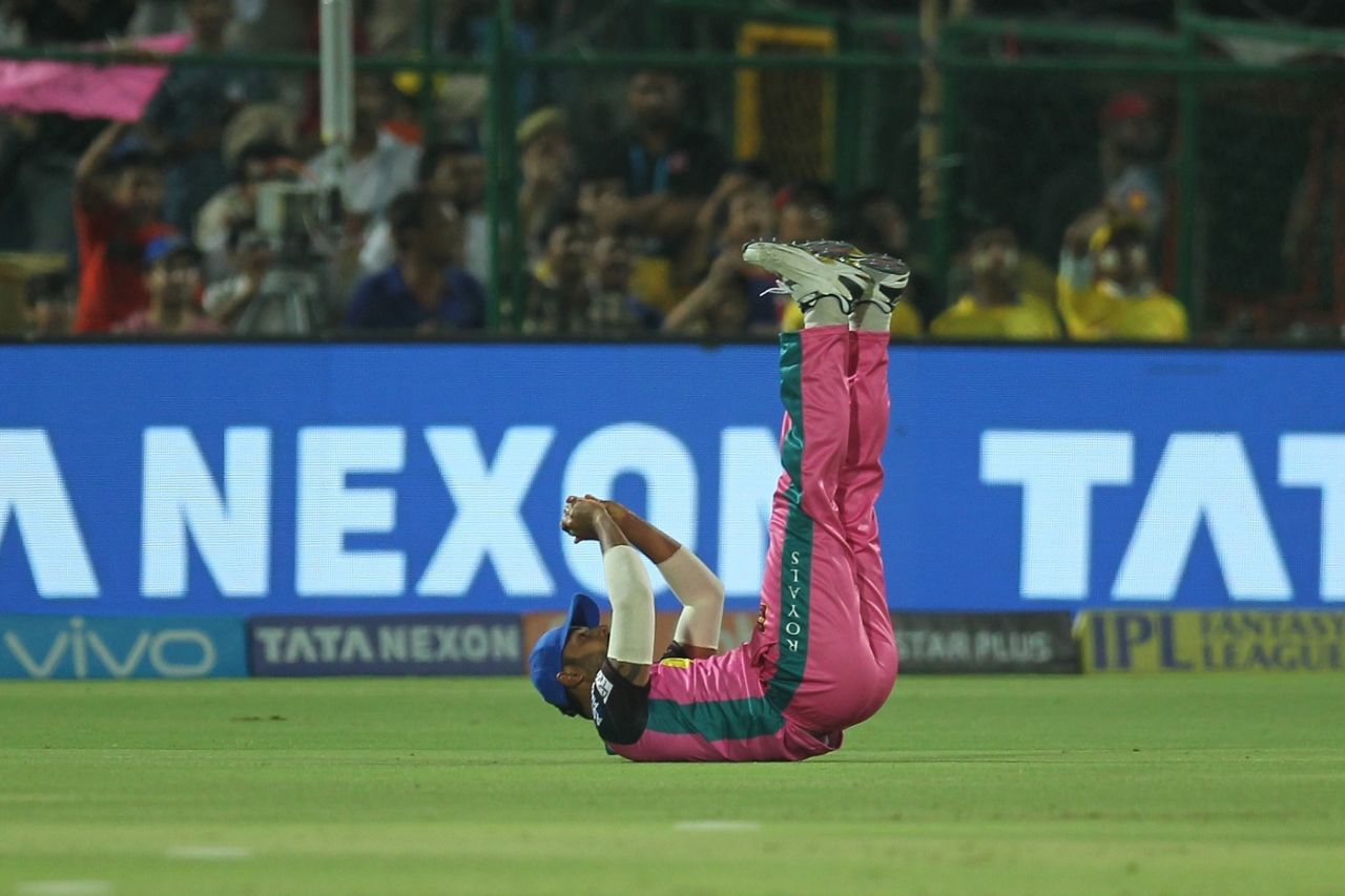 Stuart Binny falls on his back after taking a catch, Rajasthan Royals v Chennai Super Kings, IPL 2018, Jaipur, May 11, 2018