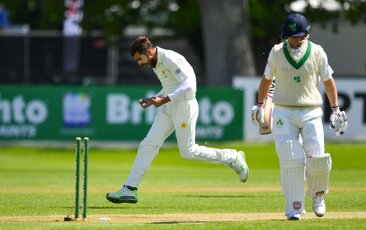 Mohammad Amir ripped out William Porterfield's off stump, Ireland v Pakistan, Only Test, Malahide, 3rd day, May 13, 2018