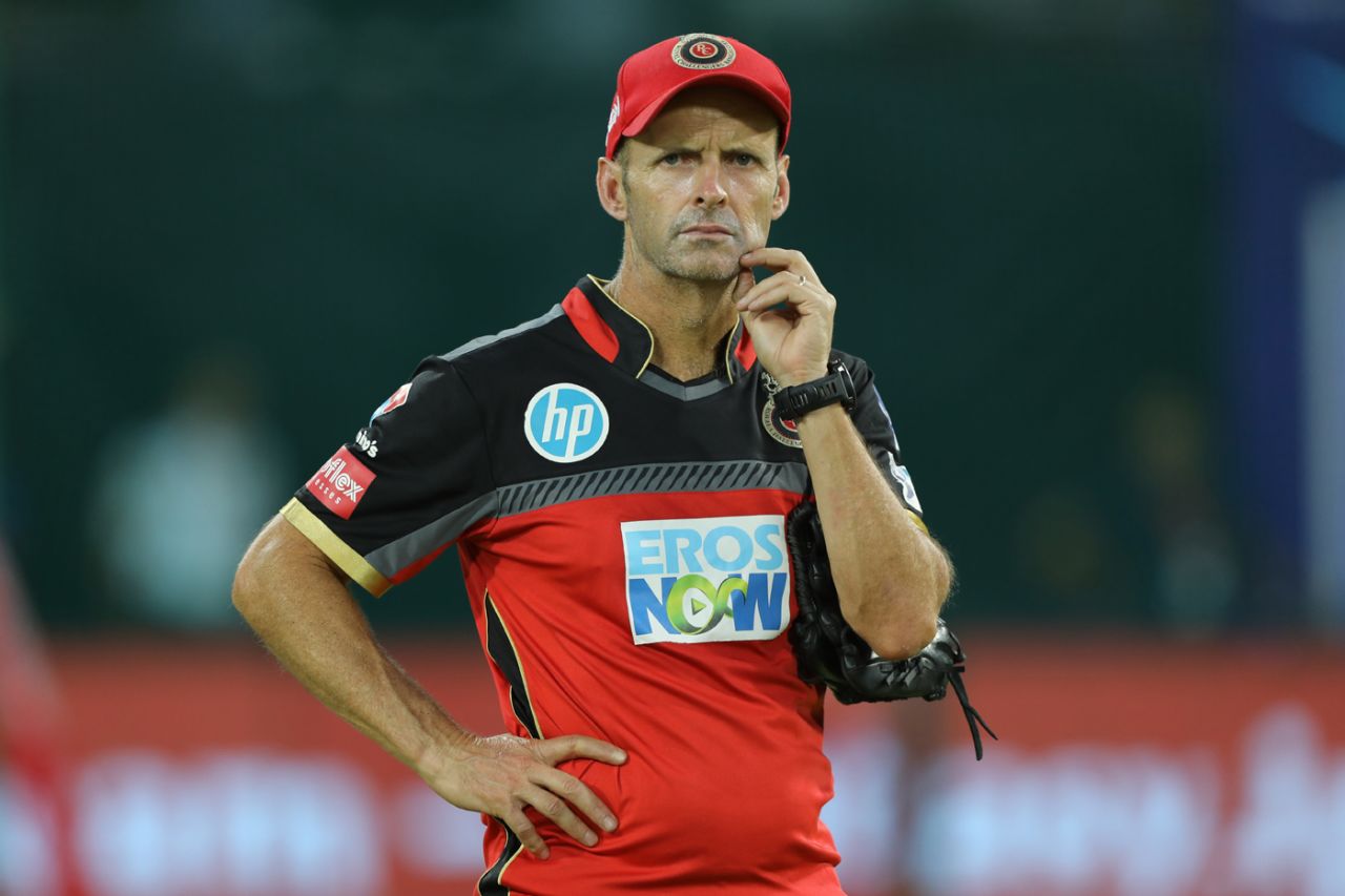 Gary Kirsten spends some time by himself, Kings XI Punjab v Royal Challengers Bangalore, IPL 2018, Indore, May 14, 2018