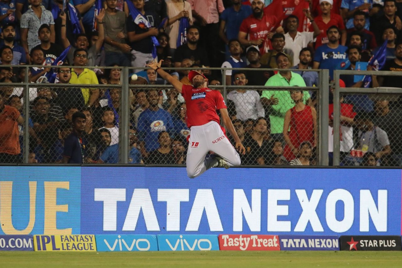 Ankit Rajpoot attempts a difficult catch, Mumbai Indians v Kings XI Punjab, IPL 2018, Mumbai, May 16, 2018