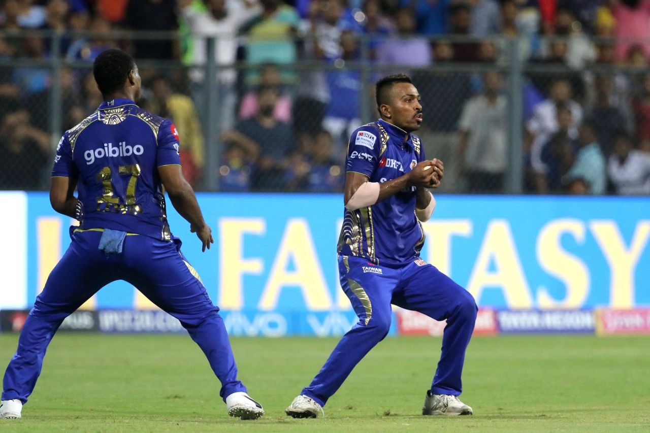 Hardik Pandya holds on to a catch to dismiss Aaron Finch, Mumbai Indians v Kings XI Punjab, IPL 2018, Mumbai, May 16, 2018