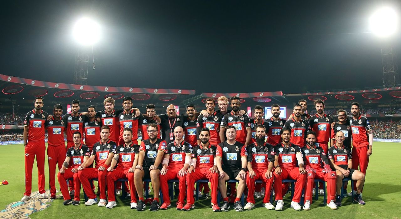Royal Challengers Bangalore pose for a team picture, Royal Challengers Bangalore v Sunrisers Hyderabad, IPL 2018, Bengaluru, May 17, 2018