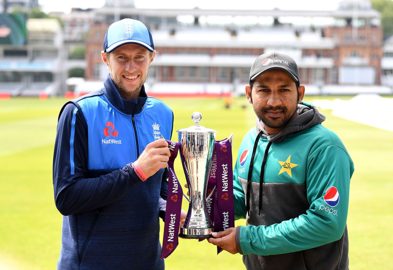 Joe Root and Sarfraz Ahmed with the series trophy, Lord's, May 23, 2018