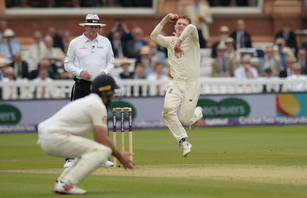 Dominic Bess bowls on debut, England v Pakistan, 1st Test, Lord's, 2nd day, May 25, 2018