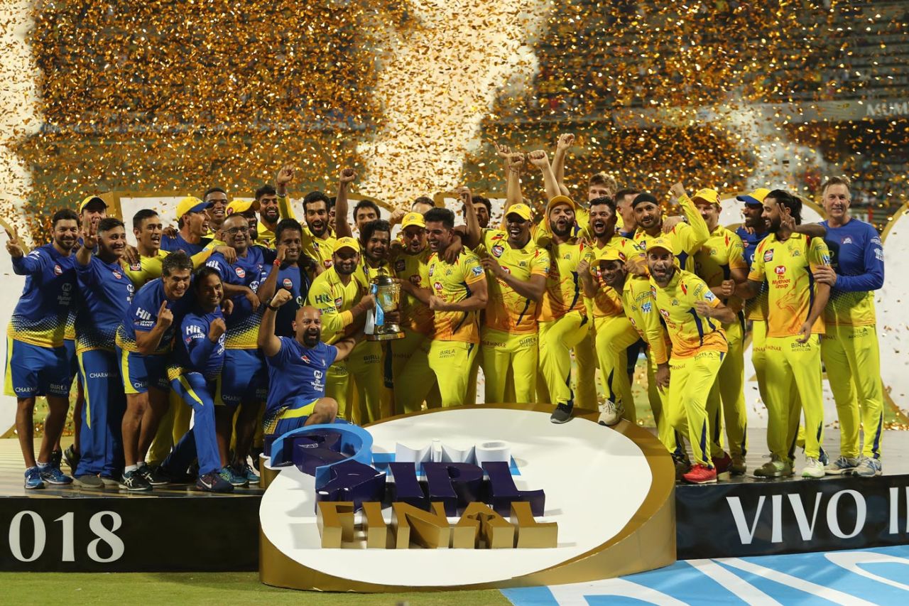 The CSK team pose with the trophy, Chennai Super Kings v Sunrisers Hyderabad, IPL 2018, final, Mumbai, May 27, 2018