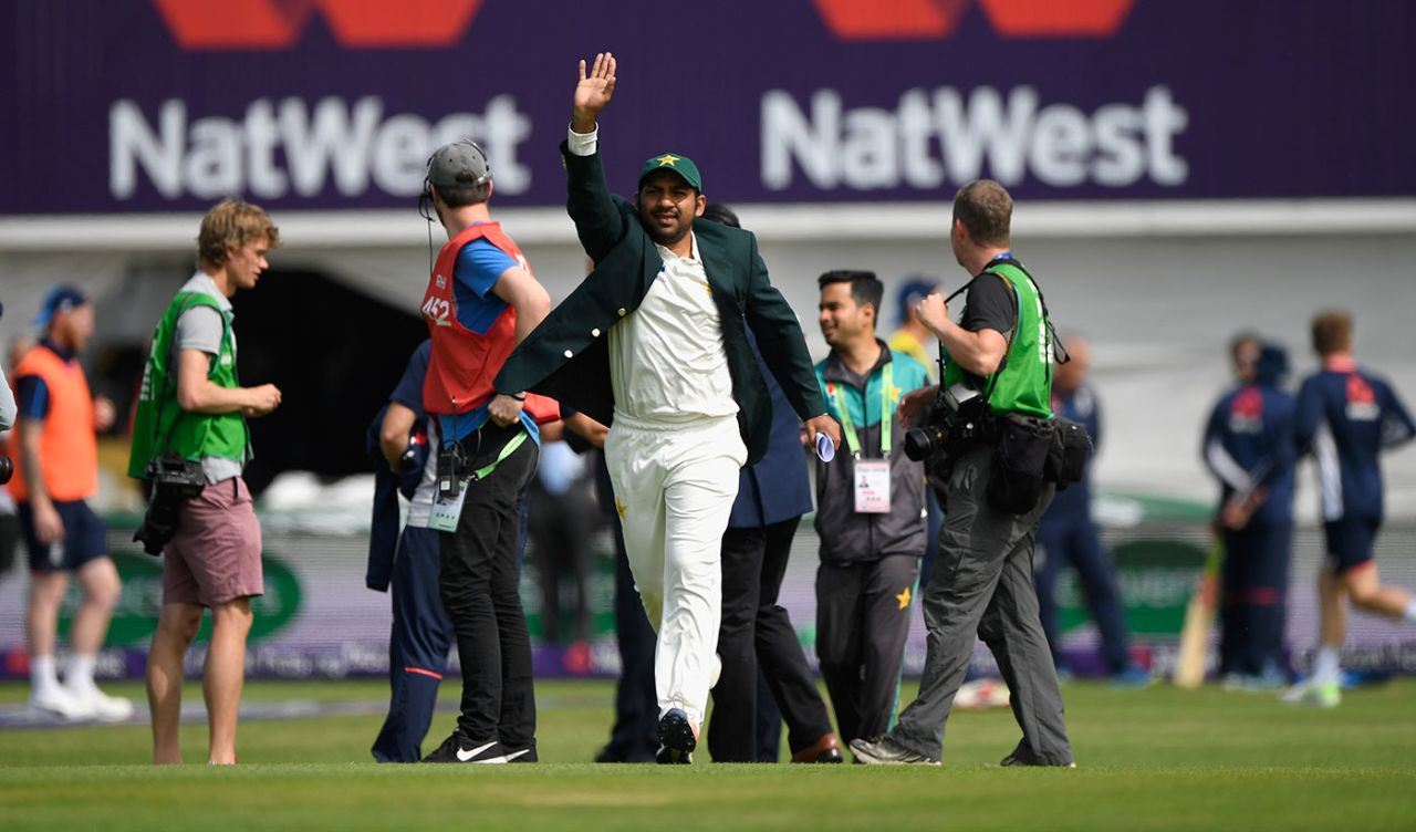 Sarfraz Ahmed waves as he walks out to the toss ahead of the second Test, Headingley, June 1, 2018