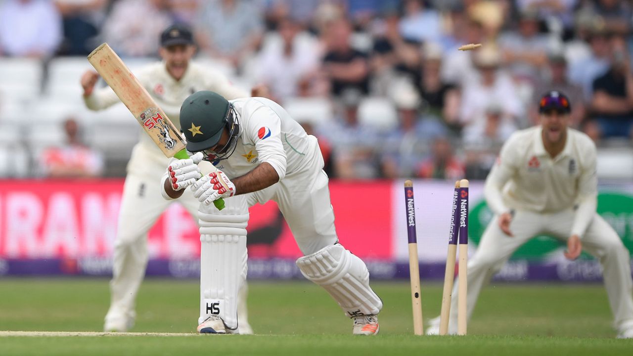 Sarfraz Ahmed was bowled by James Anderson, England v Pakistan, 2nd Test, Headingley, June 1, 2018