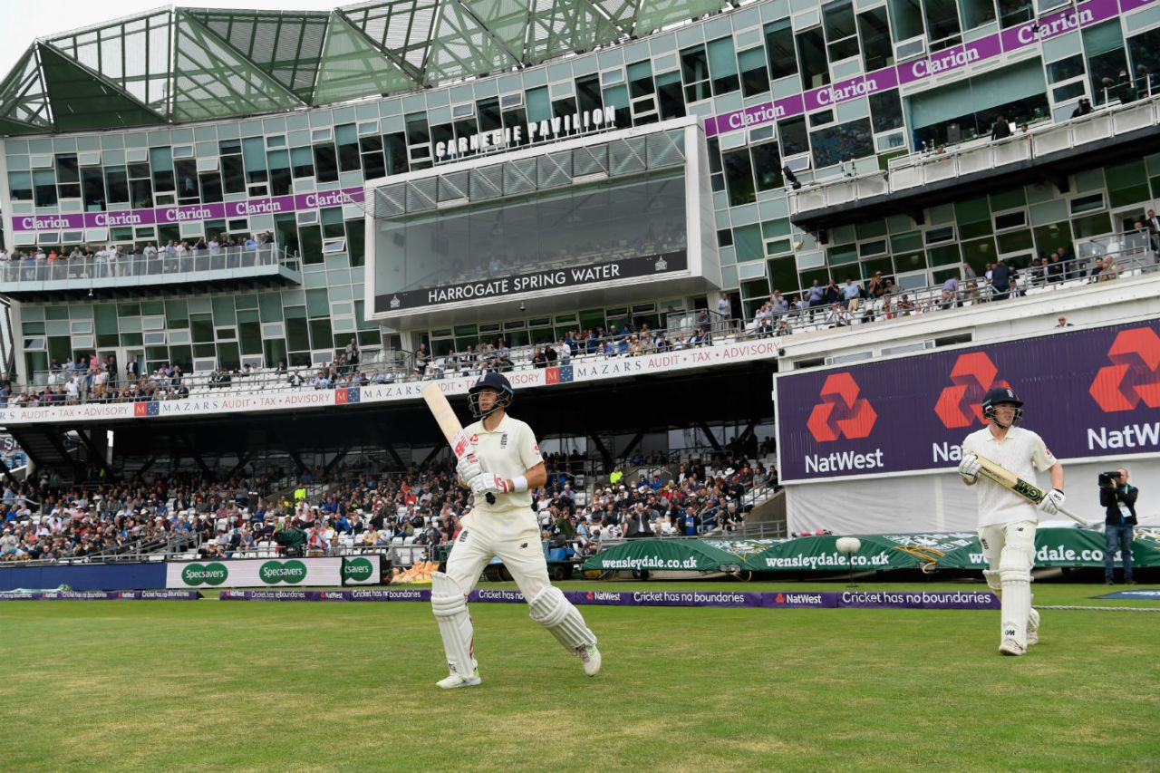 Joe Root and Dom Bess resume their partnership, England v Pakistan, 2nd Test, Headingley, June 2, 2018