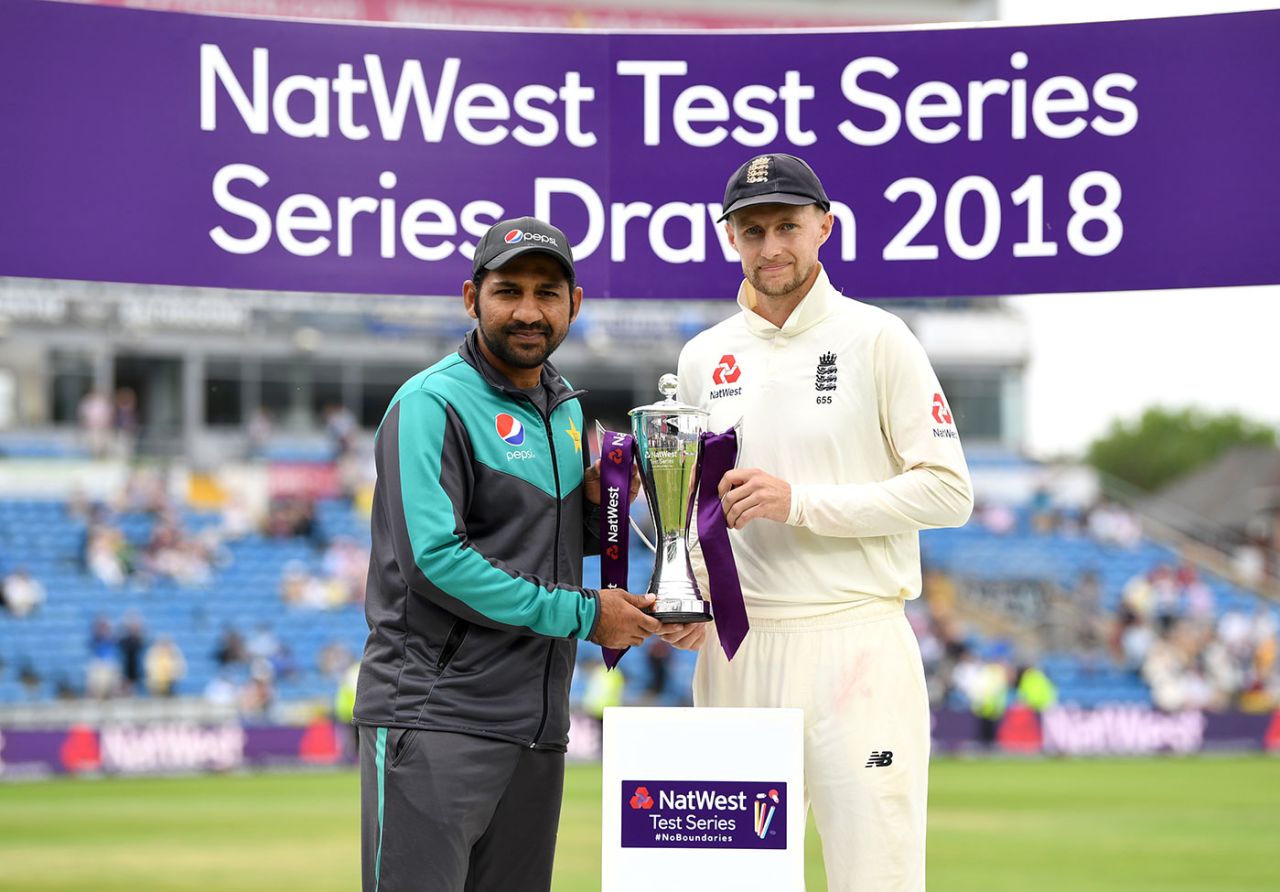 Sarfraz Ahmed and Joe Root with the shared series trophy, England v Pakistan, 2nd Test, Headingley, June 3, 2018