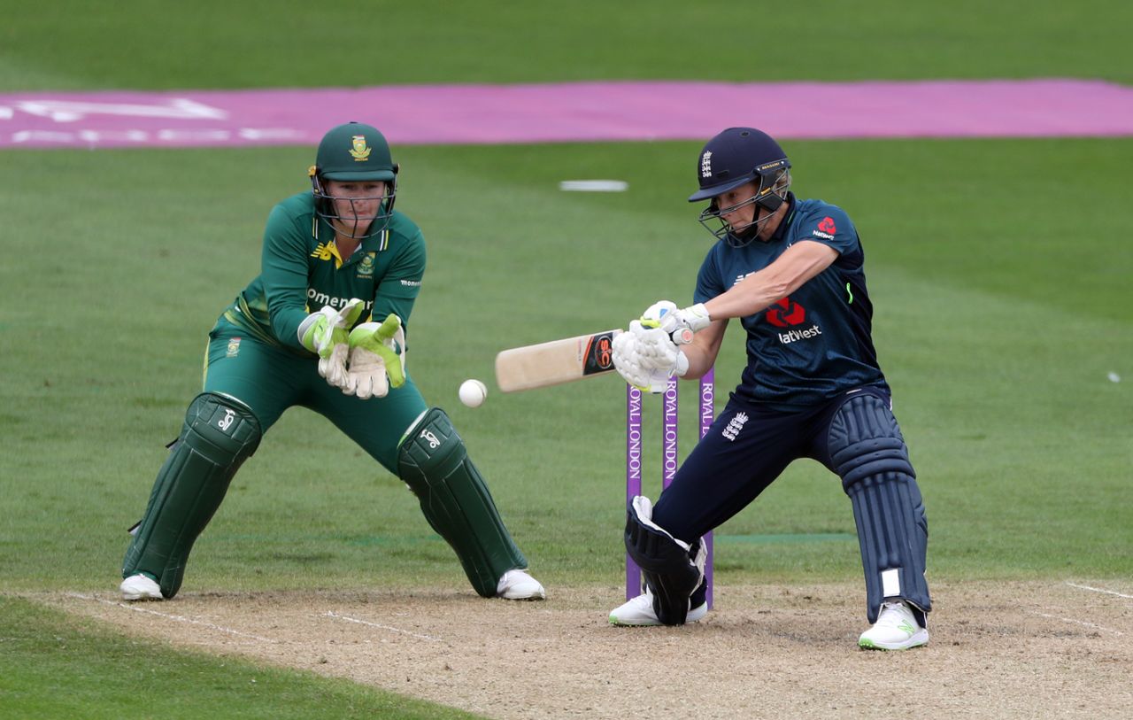 Katherine Brunt rocks back to cut, England v South Africa, 1st women's ODI, Worcester