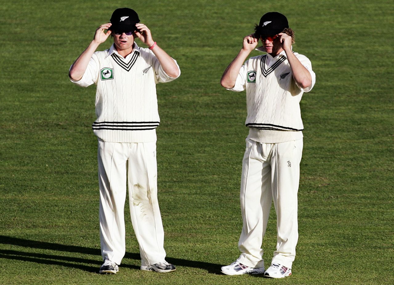 James and Hamish Marshall adjust their sunglasses, New Zealand v Sri Lanka, 1st Test, Napier, 3rd day, April 6, 2005