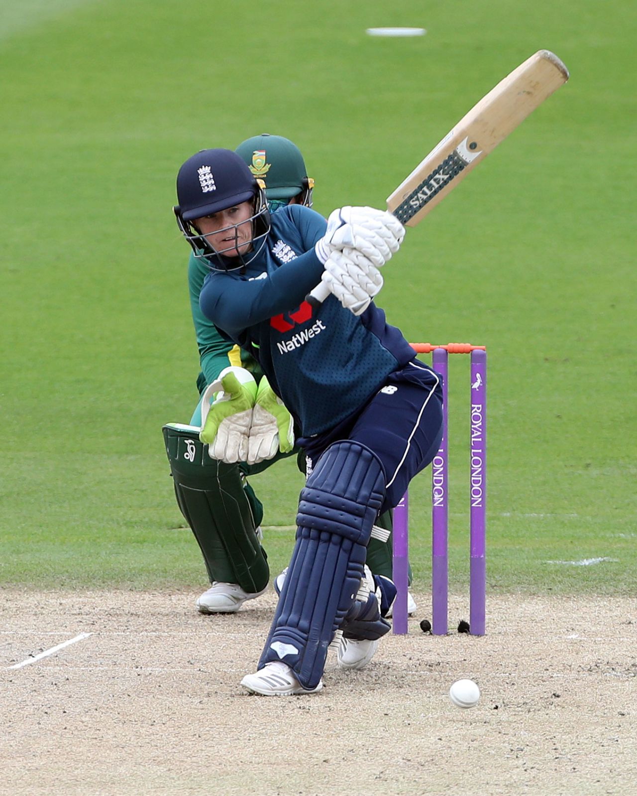 Tammy Beaumont pulls through the leg side, England v South Africa, 2nd women's ODI, Hove, June 12, 2018