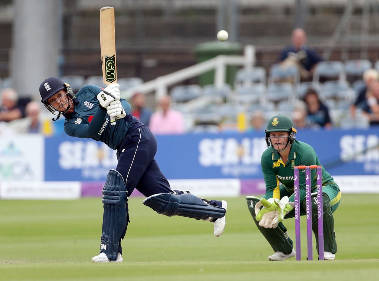 Sarah Taylor chips into the leg side, England v South Africa, 2nd women's ODI, Hove, June 12, 2018