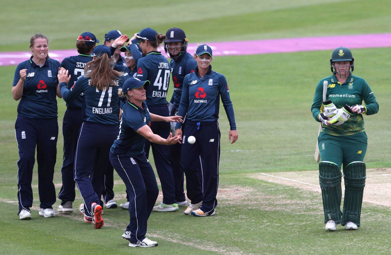 England got rid of Lizelle Lee early this time, England v South Africa, 3rd women's ODI, Canterbury, 