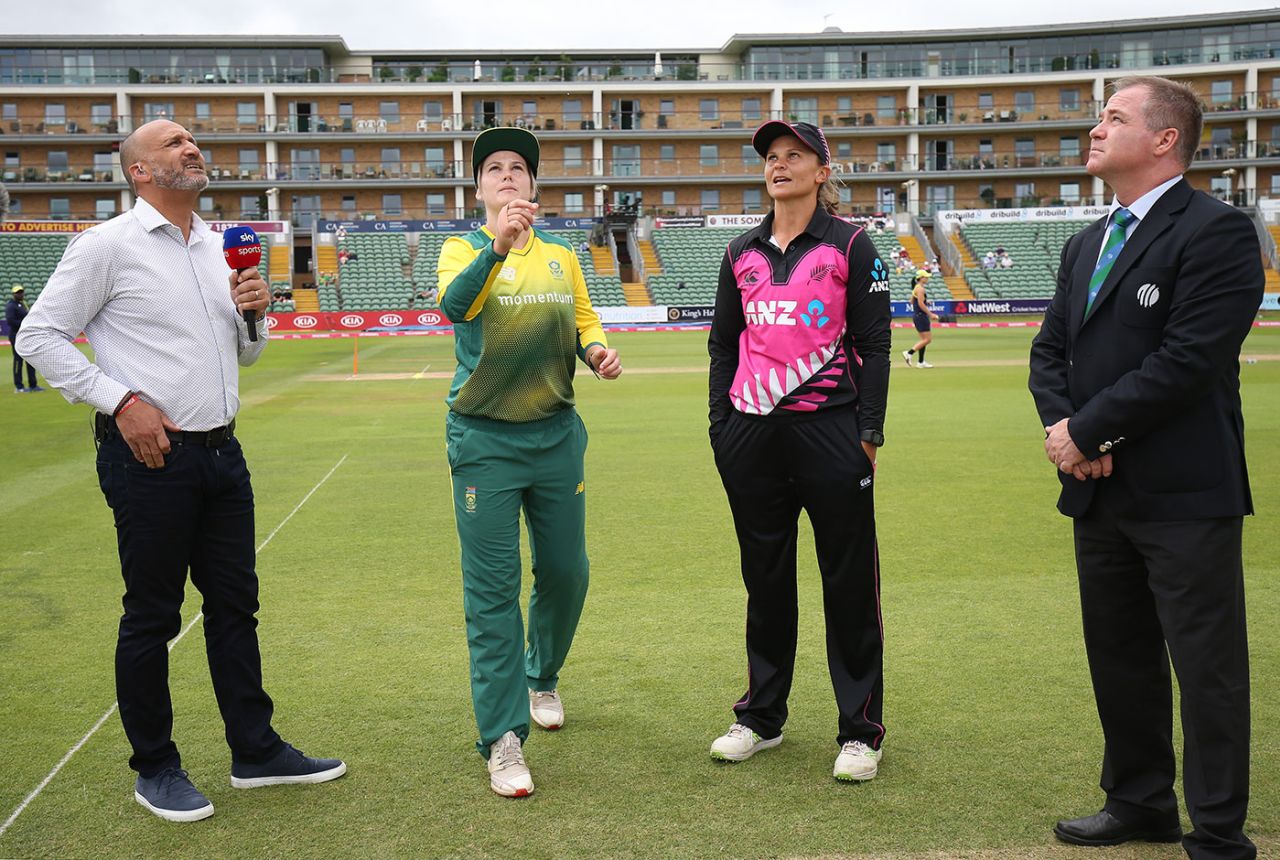 South Africa won the toss and bowled first against New Zealand, Women's T20 Triangular, Taunton, June 20, 2018