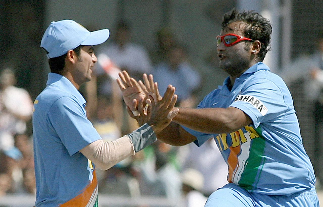 Ramesh Powar celebrates a wicket with Mohammad Kaif, India v England, 2nd ODI, Faridabad, March 31, 2006