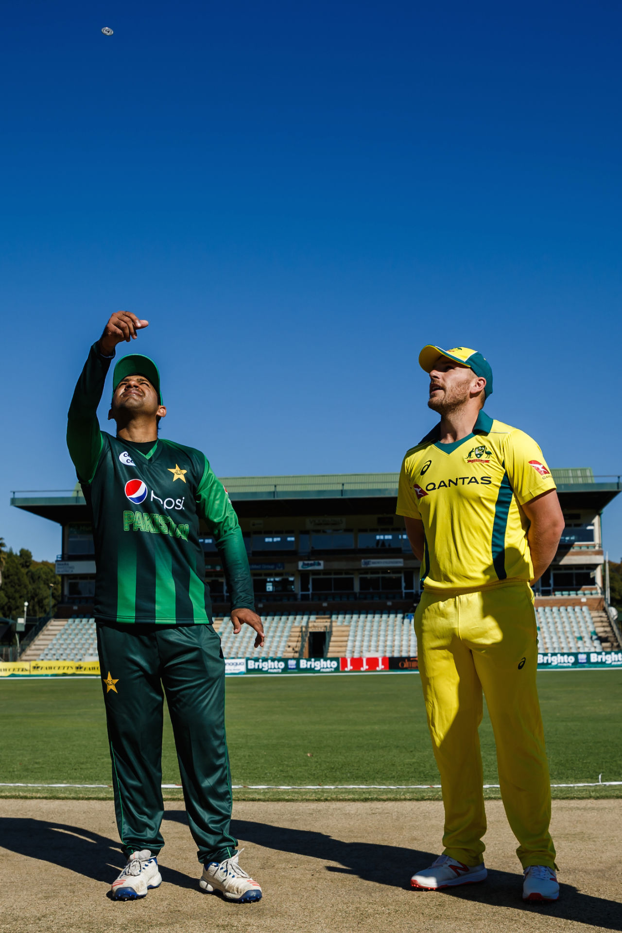 Sarfraz Ahmed and Aaron Finch at the toss, Australia v Pakistan, T20I tri-series, Harare, July 2, 2018