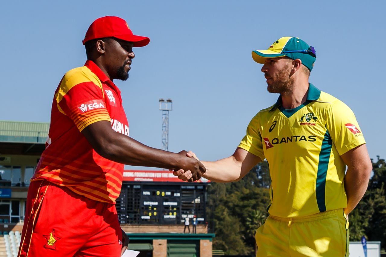 Hamilton Masakadza and Aaron Finch shake hands after Zimbabwe chose to bowl, Zimbabwe v Australia, T20I tri-series, 3rd match, Harare