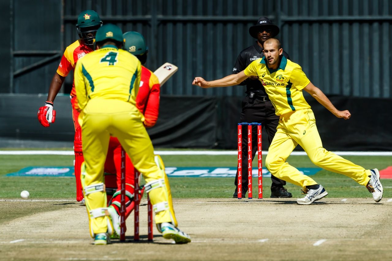 Ashton Agar delivered a tight spell, Zimbabwe v Australia, Zimbabwe T20I tri-series, third match, Harare, July 3, 2018