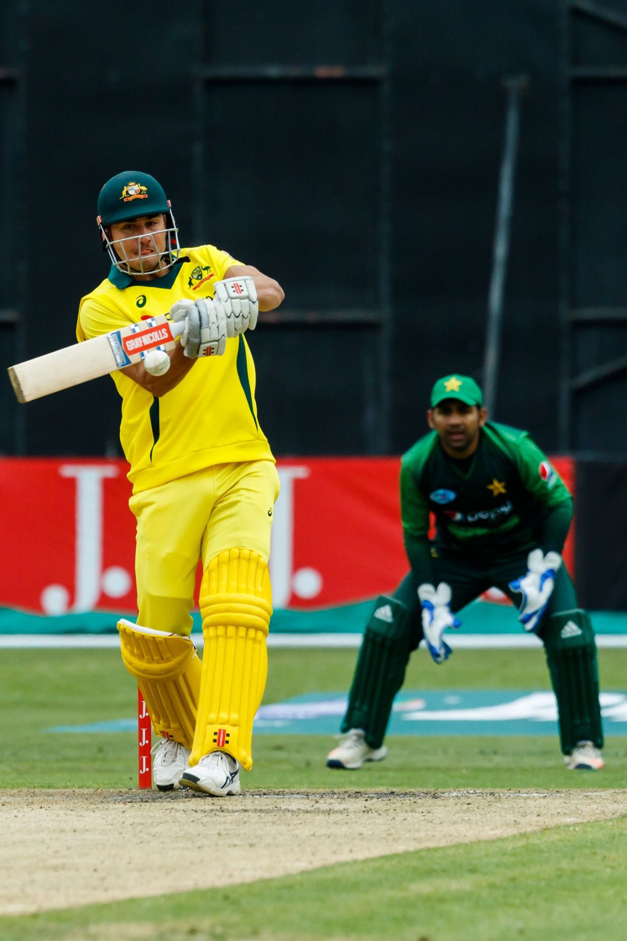 Marcus Stoinis attempts to play the pull shot, Australia v Pakistan, 5th match, T20I Tri-series, Harare, July 5, 2018