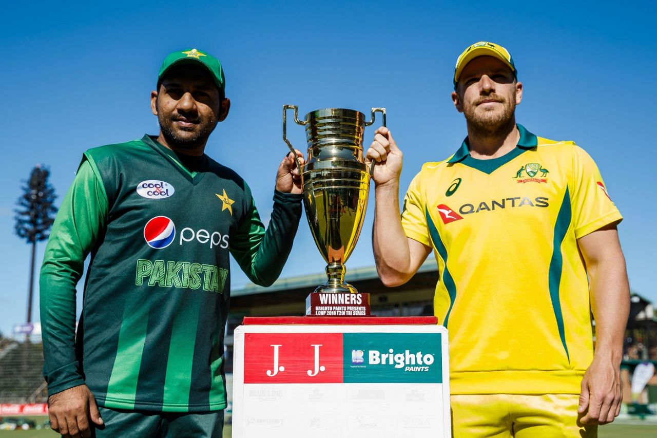 Sarfraz Ahmed and Aaron Finch pose with the trophy ahead of the final, Australia v Pakistan, Zimbabwe tri-series final, Harare, July 8, 2018