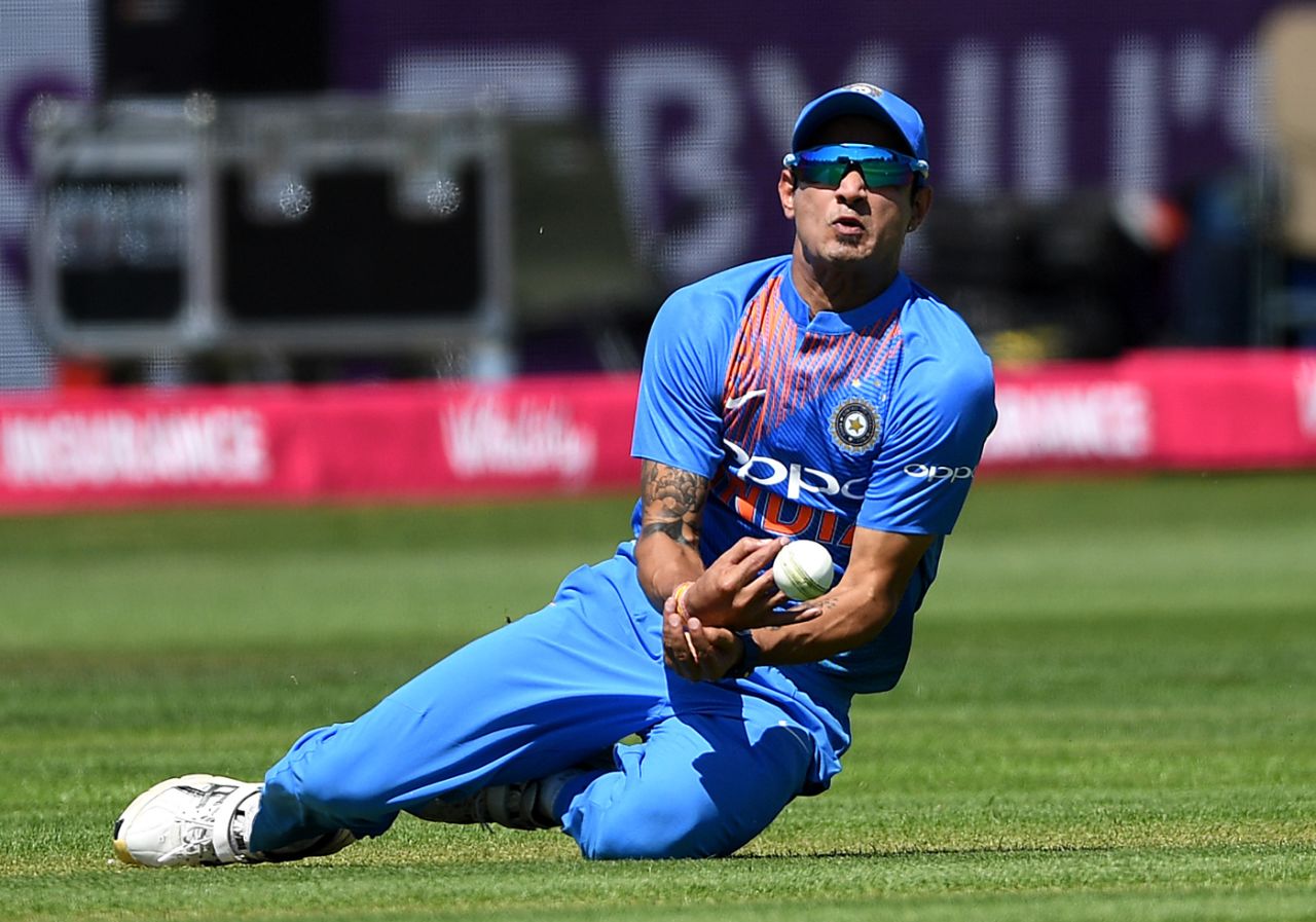 Siddarth Kaul fails to hold on to a catch, England v India, 3rd T20I, Final, Bristol, July 8, 2018