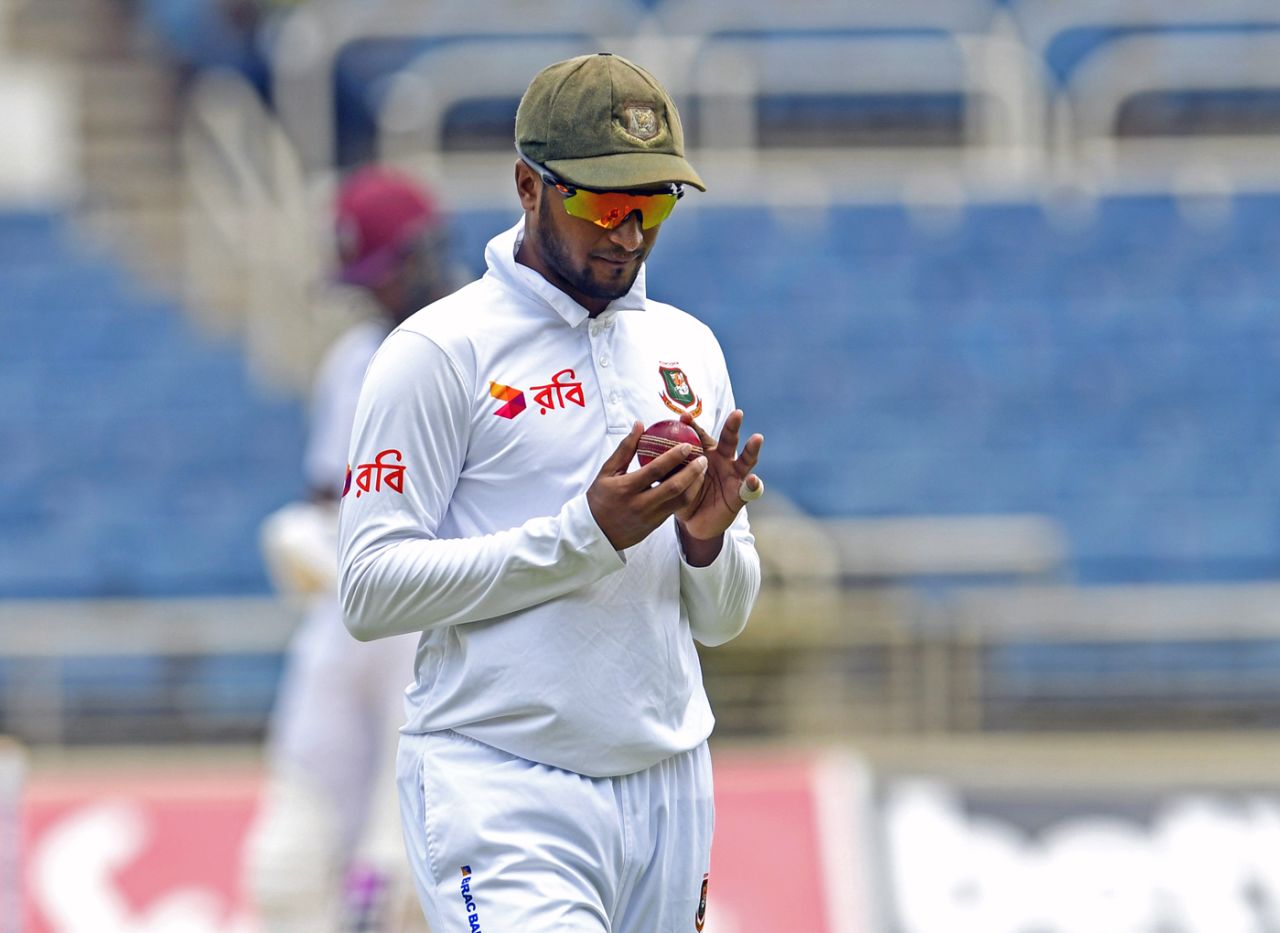 Shakib Al Hasan shines the ball, West Indies v Bangladesh, 2nd Test, Kingston, 1st day, July 12, 2018