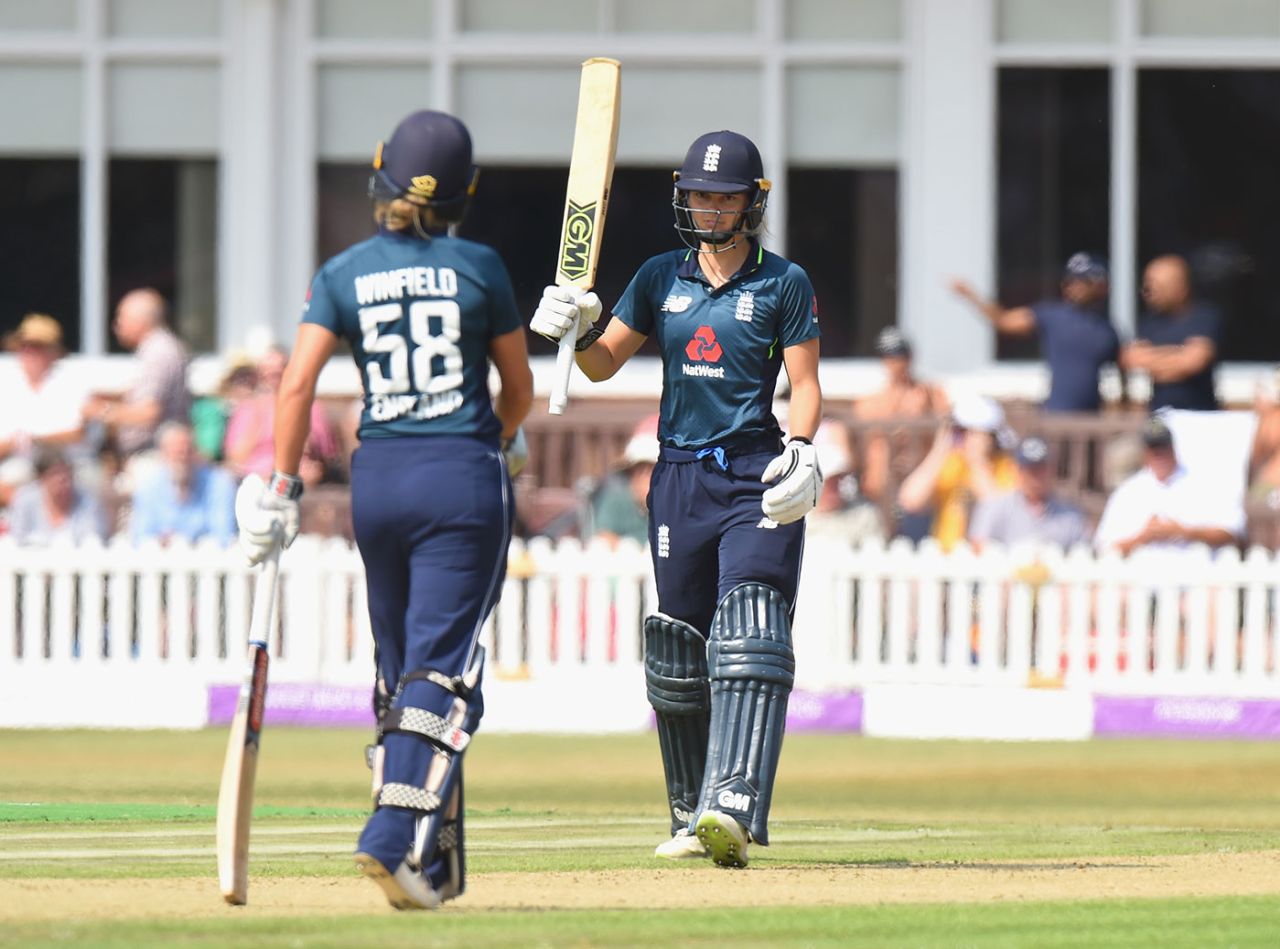 Amy Jones brings up her fifty, England v New Zealand, 3rd Women's ODI, Leicester