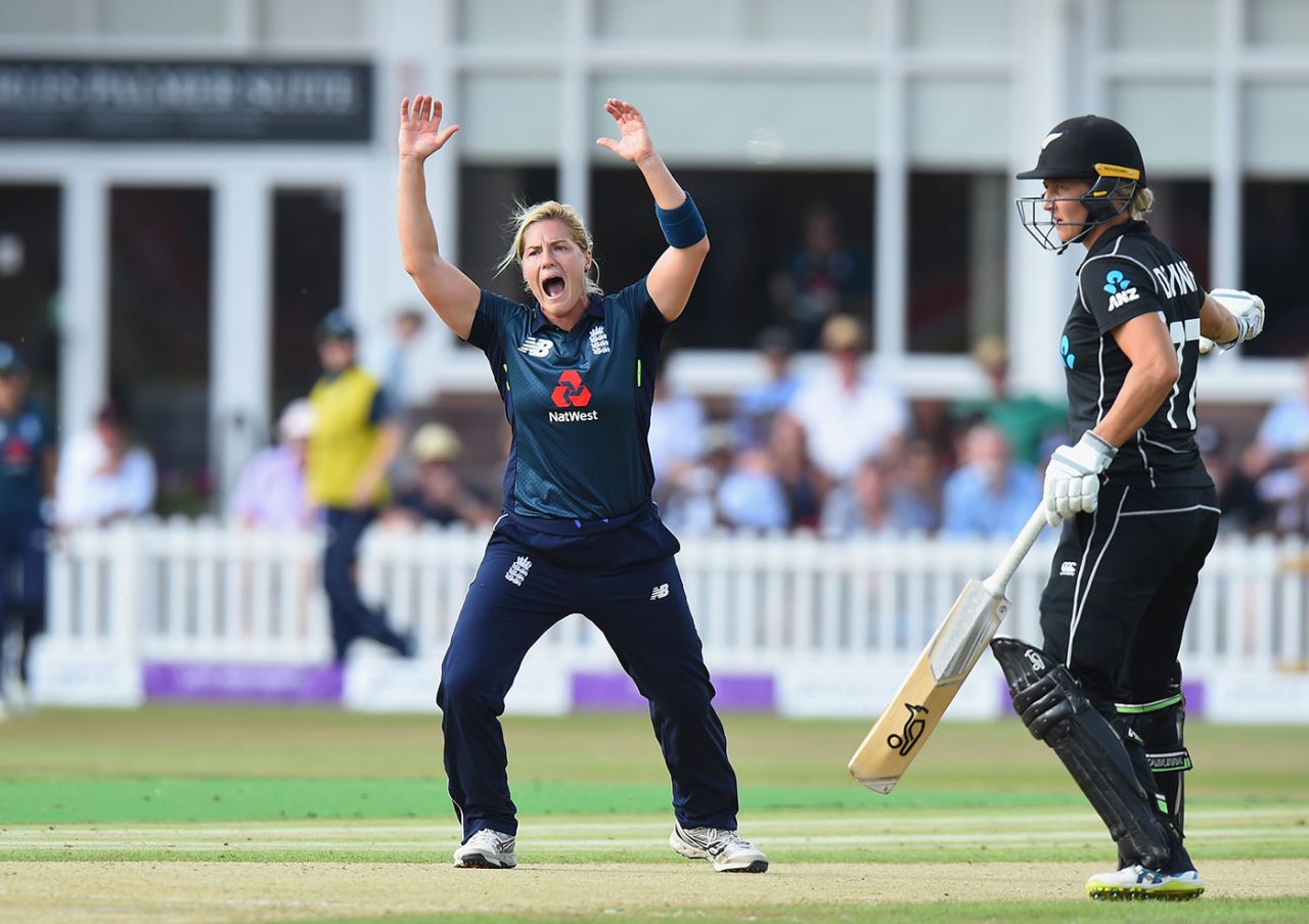 Katherine Brunt struck early with the new ball, England v New Zealand, 3rd Women's ODI, Leicester