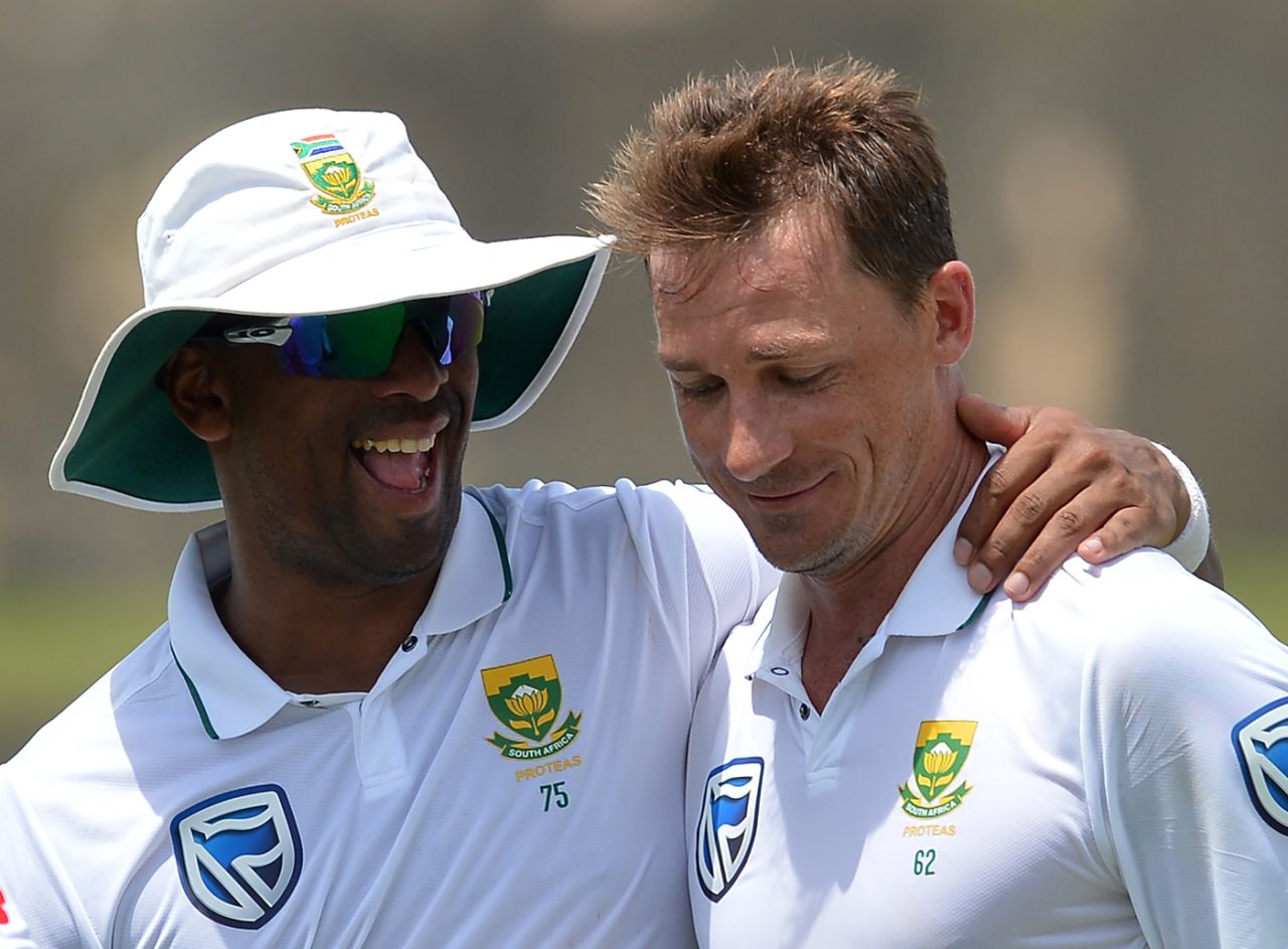 Dale Steyn gets a congratulatory embrace from Vernon Philander upon becoming South Africa's joint leading wicket-taker, Sri Lanka v South Africa, 1st Test, Galle, 3rd day, July 14, 2018