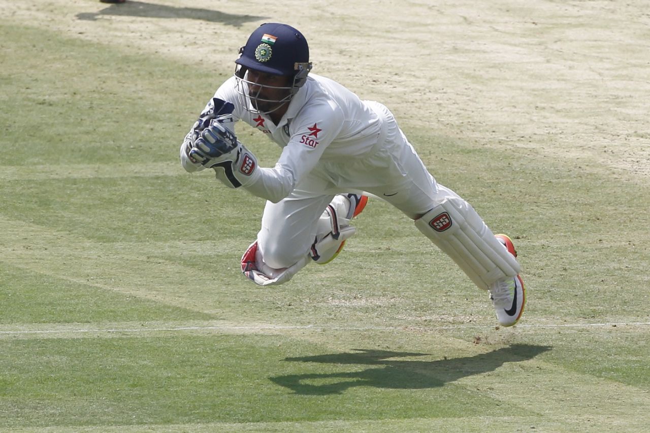 Wriddhiman Saha dives to take a catch, India v Australia, 2nd Test, Bengaluru, 2nd day, March 5, 2017