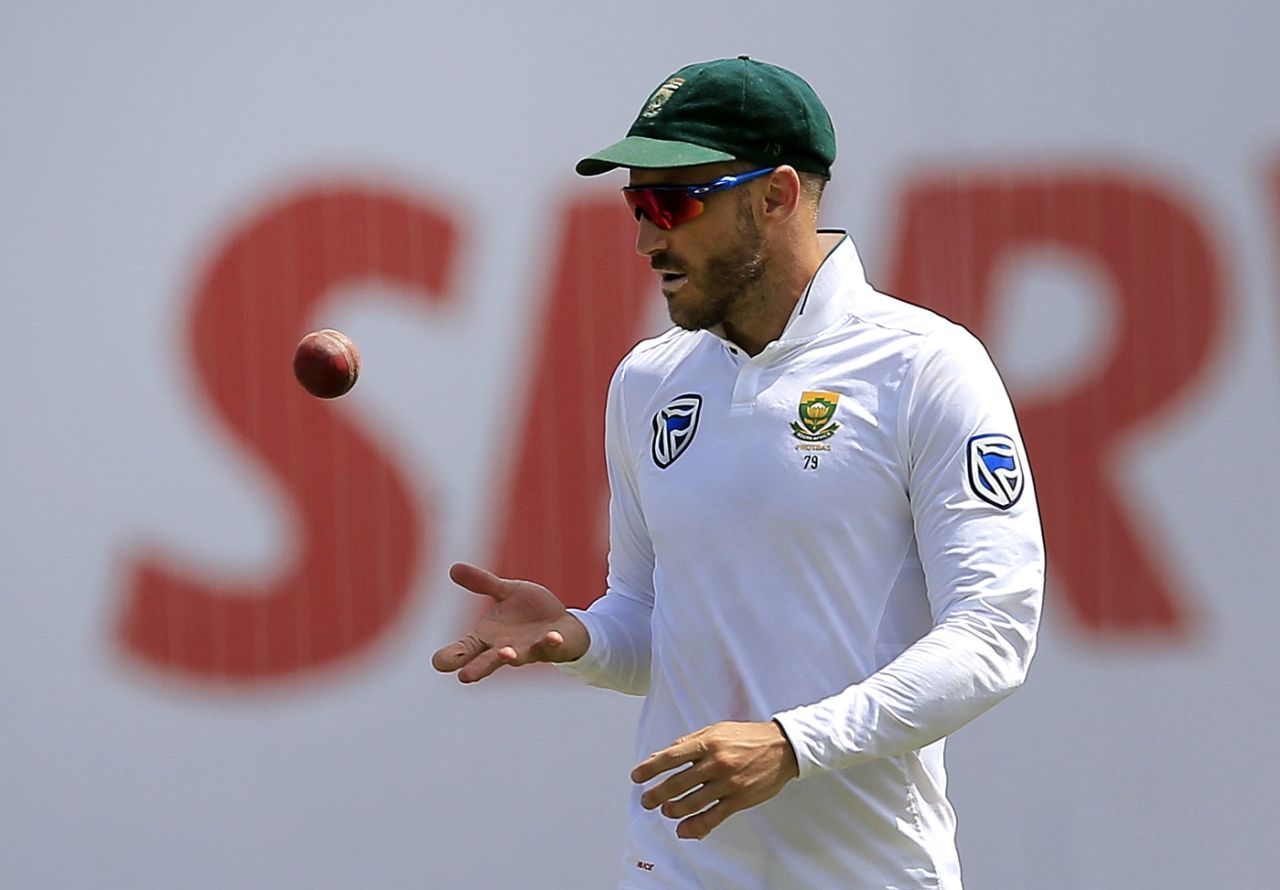 Faf du Plessis tosses the ball, Sri Lanka v South Africa, 2nd Test, SSC, 3rd day, July 22, 2018