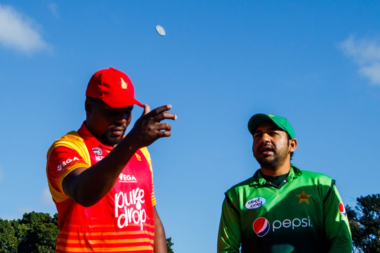 Hamilton Masakadza and Sarfraz Ahmed at the toss, Zimbabwe v Pakistan, 5th ODI, Bulawayo, July 22, 2018