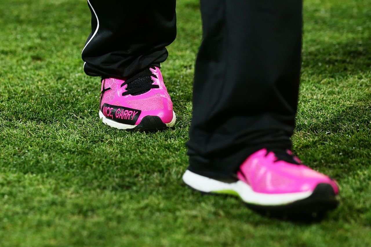 Nathan Lyon shows off his footwear that reads "Nice, Garry", Sydney Sixers v Melbourne Renegades, Big Bash 2016-17, Sydney, January 9, 2017