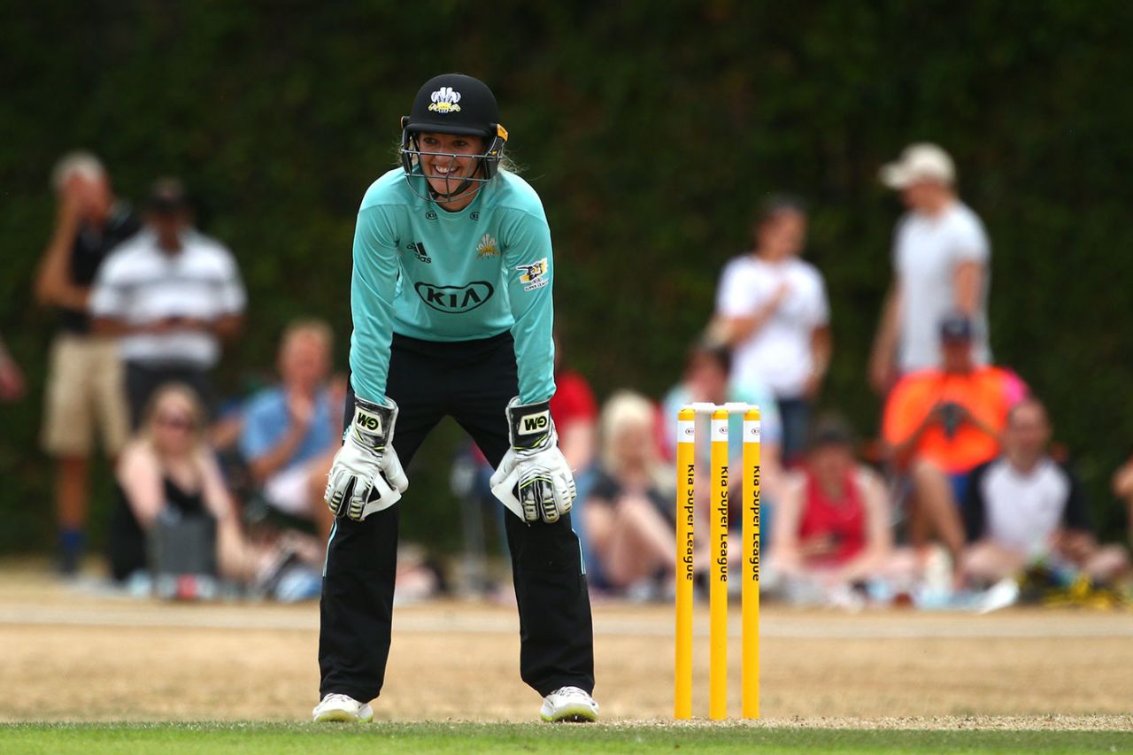Sarah Taylor keeping wicket for Surrey Stars, July 22, 2018